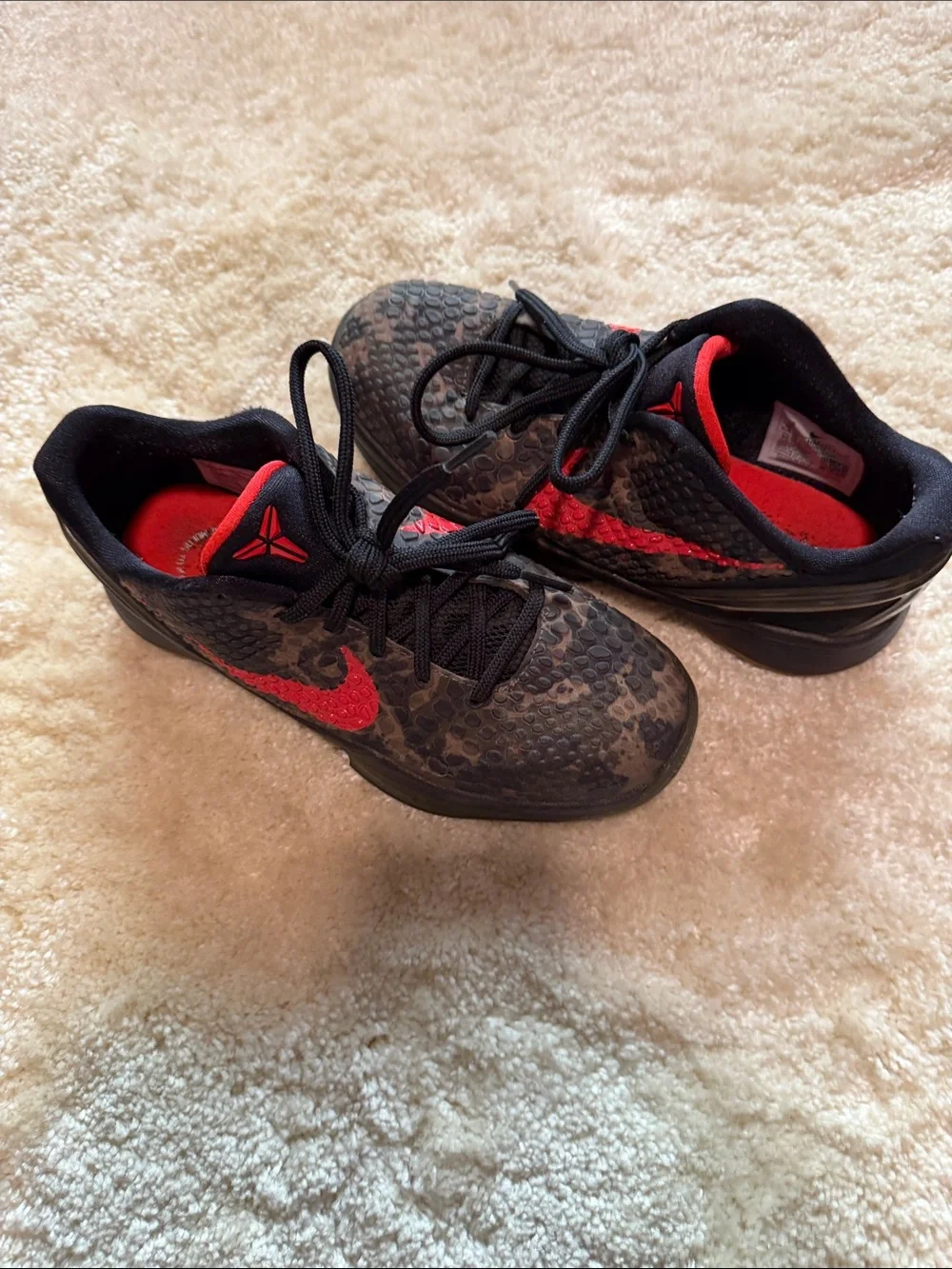 Nike Kids Sneakers in Black and Red - Youth Athletic Shoe